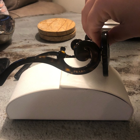 Prada sunglasses - Picture 3 of 5